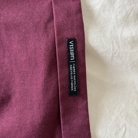 Le 31 Modern Fit Dress Shirt in Plum - Picture 4 of 10